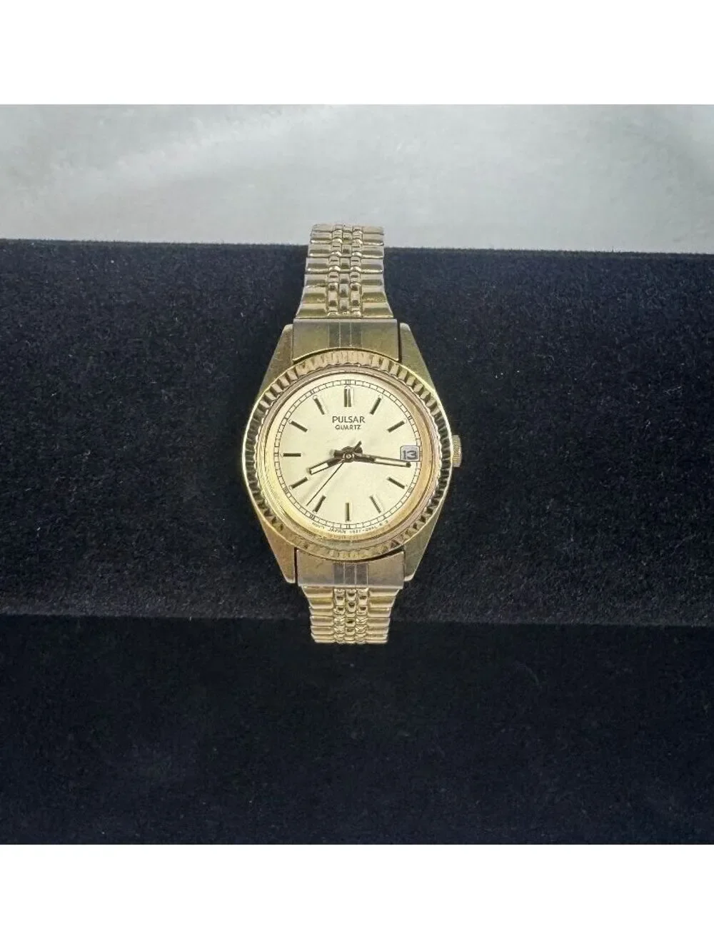 Vtg Women's Pulsar Quartz 2 Tone V827-0440 Quartz Gold Dial Date Stretch
